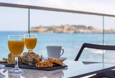 North Coast Seaside Suites - 10