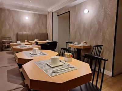 Mercure Paris Arc de Triomphe Wagram - 16