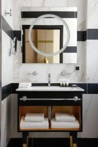 Niepce Paris, Curio Collection By Hilton - 24