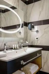 Niepce Paris, Curio Collection By Hilton - 8