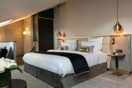 Niepce Paris, Curio Collection By Hilton - 2