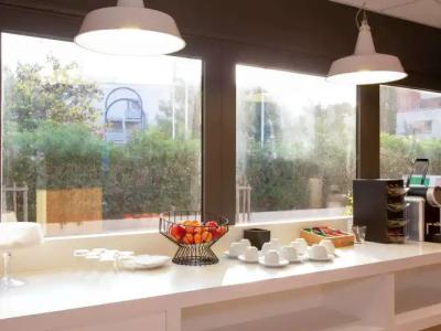 ibis budget Montpellier Sud Près d'Arènes - 27