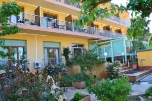 Hotel Cyrnea, Calvi