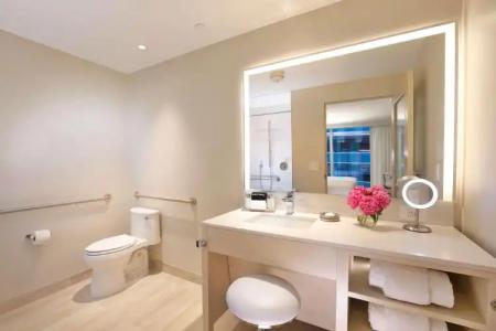 HALL Arts Dallas, Curio Collection by Hilton - 62