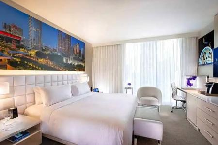 HALL Arts Dallas, Curio Collection by Hilton - 72