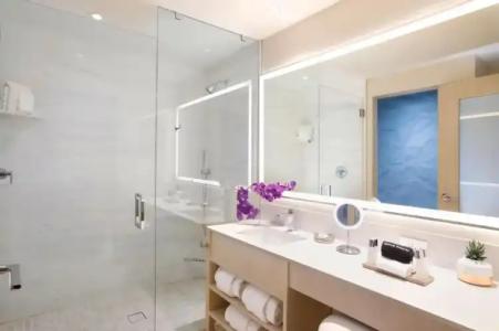 HALL Arts Dallas, Curio Collection by Hilton - 57