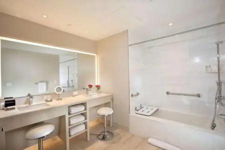 HALL Arts Dallas, Curio Collection by Hilton - 42