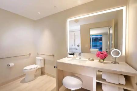 HALL Arts Dallas, Curio Collection by Hilton - 7