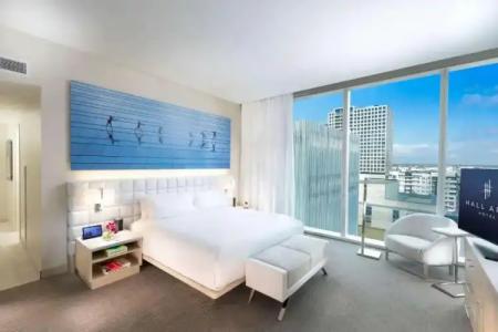 HALL Arts Dallas, Curio Collection by Hilton - 94