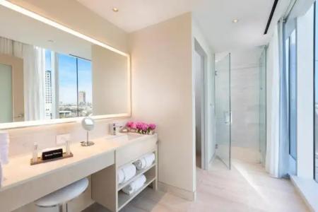 HALL Arts Dallas, Curio Collection by Hilton - 56