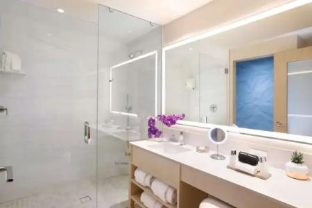 HALL Arts Dallas, Curio Collection by Hilton - 76