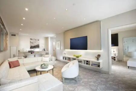 HALL Arts Dallas, Curio Collection by Hilton - 106