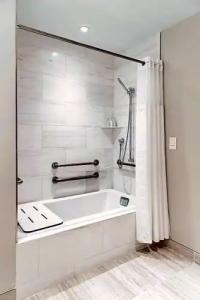 HALL Arts Dallas, Curio Collection by Hilton - 87