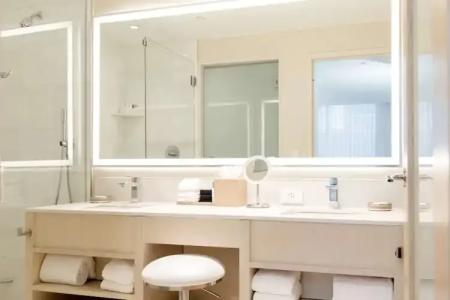 HALL Arts Dallas, Curio Collection by Hilton - 77