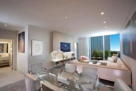 HALL Arts Dallas, Curio Collection by Hilton - 107