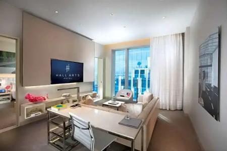 HALL Arts Dallas, Curio Collection by Hilton - 102