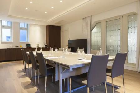 Kozmo Suites & Spa - Small Luxurys of the World - 25