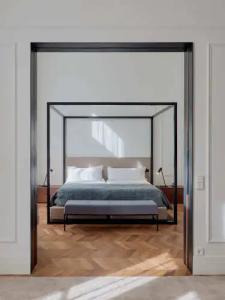Kozmo Suites & Spa - Small Luxurys of the World - 7