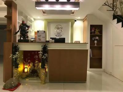 Sky Palace Boutique - 1