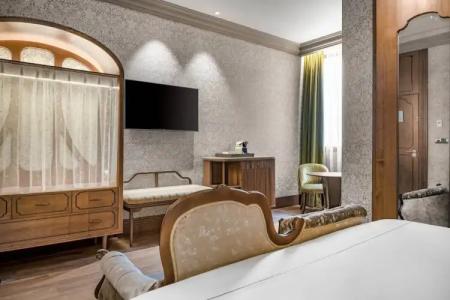 Palacio Santa Clara, Autograph Collection - 80