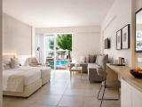 Junior Suite with pool view