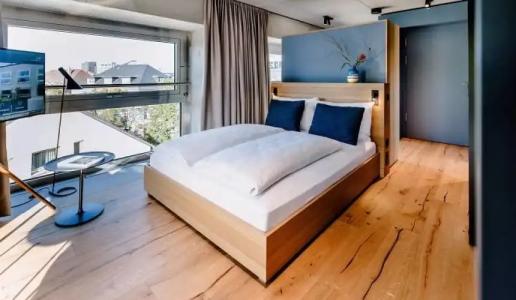 THE FLAG West M. - 93