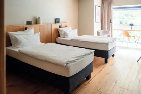 THE FLAG West M. - 87