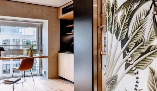 THE FLAG West M. - 80