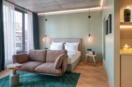 Gekko House Frankfurt, a Tribute Portfolio - 151