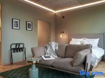 Gekko House Frankfurt, a Tribute Portfolio - 160