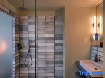 Gekko House Frankfurt, a Tribute Portfolio - 163