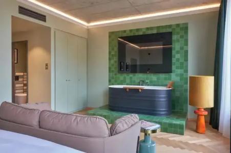 Gekko House Frankfurt, a Tribute Portfolio - 154