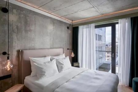 Gekko House Frankfurt, a Tribute Portfolio - 70