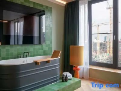 Gekko House Frankfurt, a Tribute Portfolio - 162