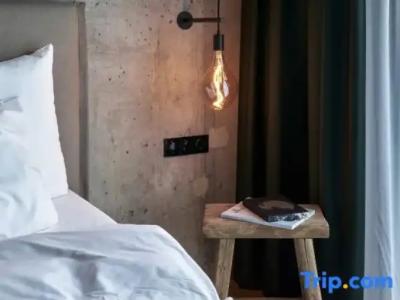 Gekko House Frankfurt, a Tribute Portfolio - 157