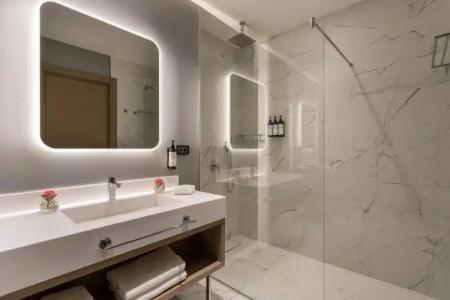 Hyatt Regency Kotor Bay Resort - 8