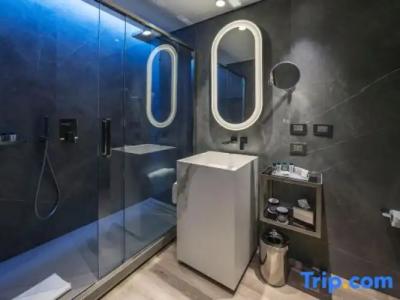 The Regency, Rome, a Tribute Portfolio - 57