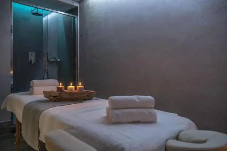 The Regency, Rome, a Tribute Portfolio - 11