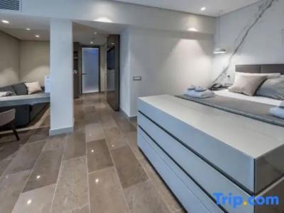 The Regency, Rome, a Tribute Portfolio - 105