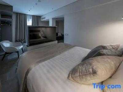 The Regency, Rome, a Tribute Portfolio - 106