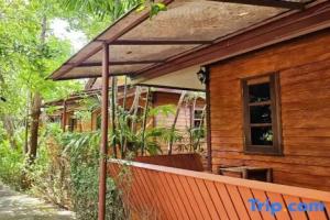 OYO 451 Samran Resort, Phuket Town