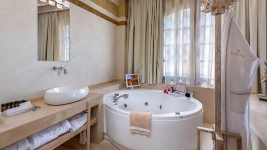 10GR Boutique & Wine Bar - 74