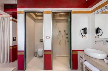 10GR Boutique & Wine Bar - 65