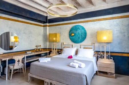 10GR Boutique & Wine Bar - 81