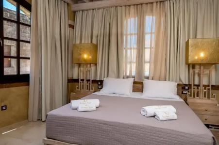 10GR Boutique & Wine Bar - 70