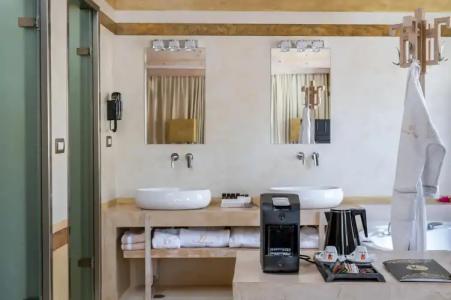 10GR Boutique & Wine Bar - 7