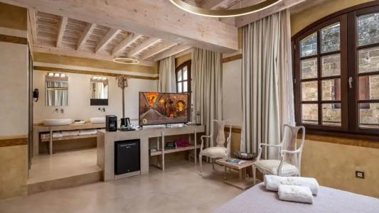 10GR Boutique & Wine Bar - 73