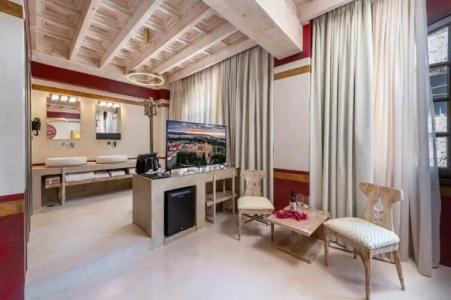 10GR Boutique & Wine Bar - 57