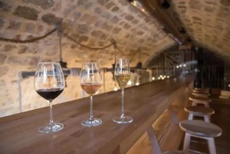 10GR Boutique & Wine Bar - 25