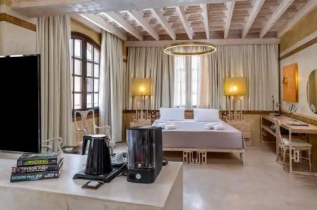 10GR Boutique & Wine Bar - 71